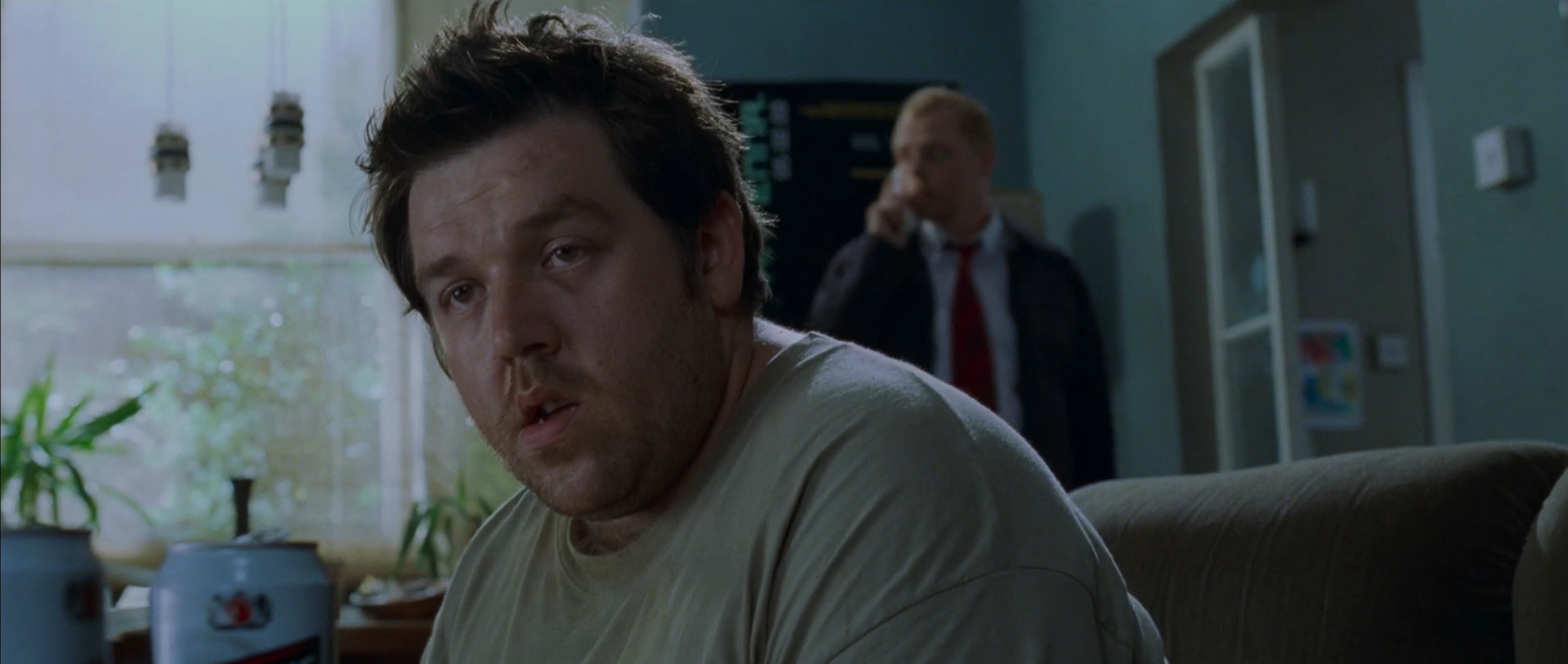 — «Спасибо» не скажешь?
— За что?
— За уборку.
— Не особенно здесь чисто.
— Я после уборки пивка дёрнул...