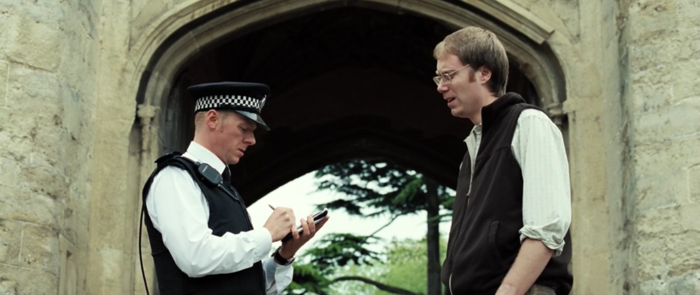 сержант Николас Эйнджел Питер Иан Стакер — Да, мистер Стакер, мы попытаемся найти вашего лебедя. Можете его описать?
— В холке 60, длинная гибкая шея...
— Так.
— Оранжево-черный клюв.
— Особые приметы?
— Нуу... он — лебедь.