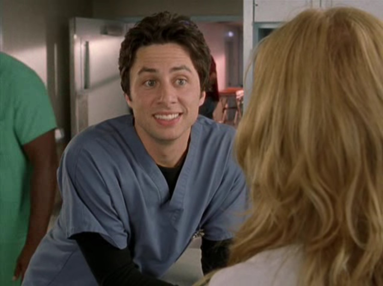 Доктор Джон «Джей Ди (J.D.)» Дориан — Так на чем мы остановились?
— А мы и не разговаривали...
— Я из-за чего-то на вас обиделась? Я вас простила! Даже не помню, в чем там было дело.
— Нет-нет, мы вообще никогда не разговаривали.
— А откуда я тогда знаю ваше имя?
— А вы и не знаете.
— Джимми, вы меня пугаете!
— Я Джонни.