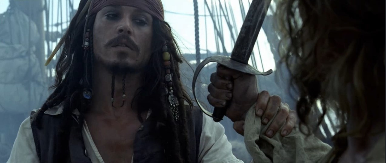 Капитан Джек Воробей С дамой драться — нонсенс.