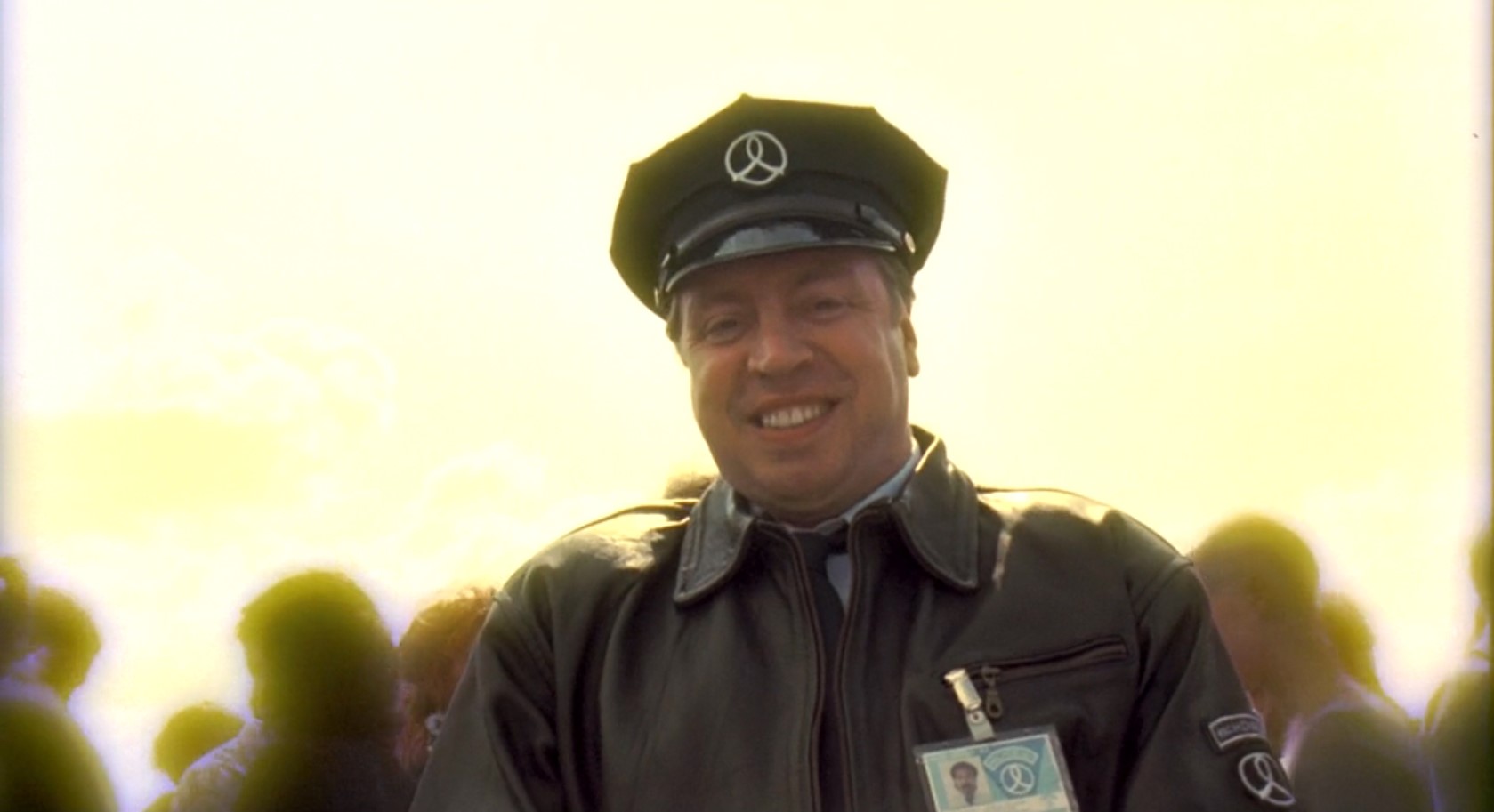 Мяч круглый, игра продолжается 90 минут. Это факты, все остальное теория.