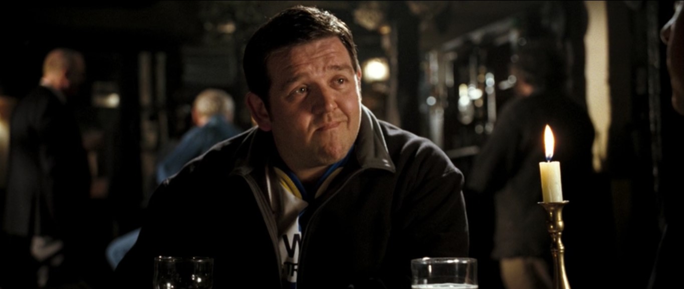 — В детстве меня много били, но я был тверд. Я хотел быть как дядя Дерек.
— Славный был парень.
— Его арестовали за продажу травки студентам.
— Вот сучара!