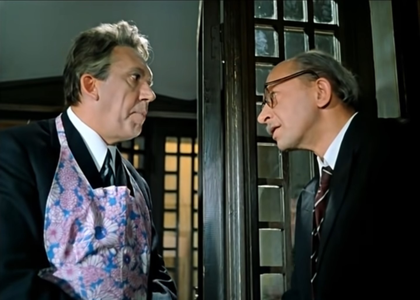 Валентин Петрович Воробьёв Ты что же, всю жизнь общался с преступниками и так ничему от них не научился?