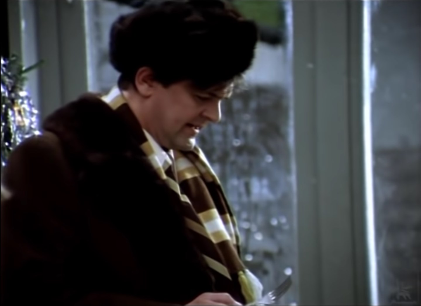 Нашлись добрые люди… Подогрели, обобрали. То есть подобрали, обогрели…