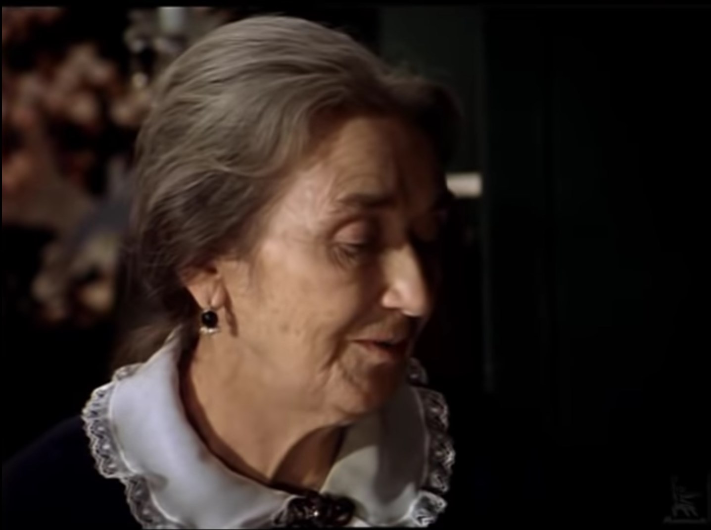 — Как её зовут?
— У неё удивительное имя... Надя.
— Главное — редкое.