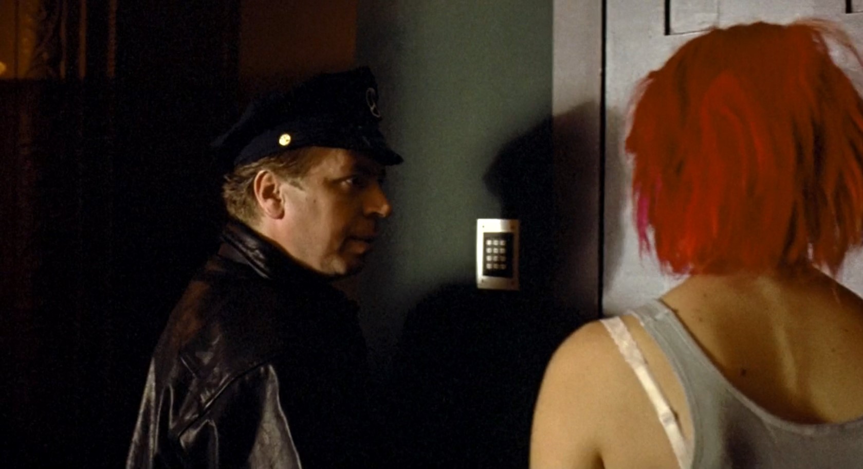 — Пустите меня, пожалуйста!
— Немного злости полезно для сердца, кровообращения и кожи.