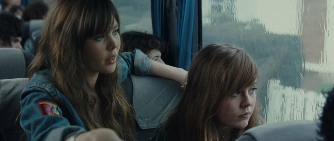 Стефани (подруга Лолы) Я думаю, мы тут будем не в английском практиковаться, а в попытках суицида.