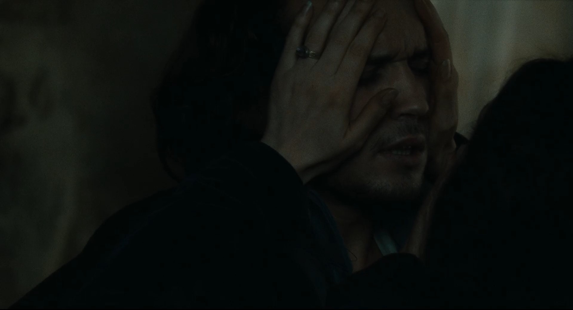 Она любит словно мстит.