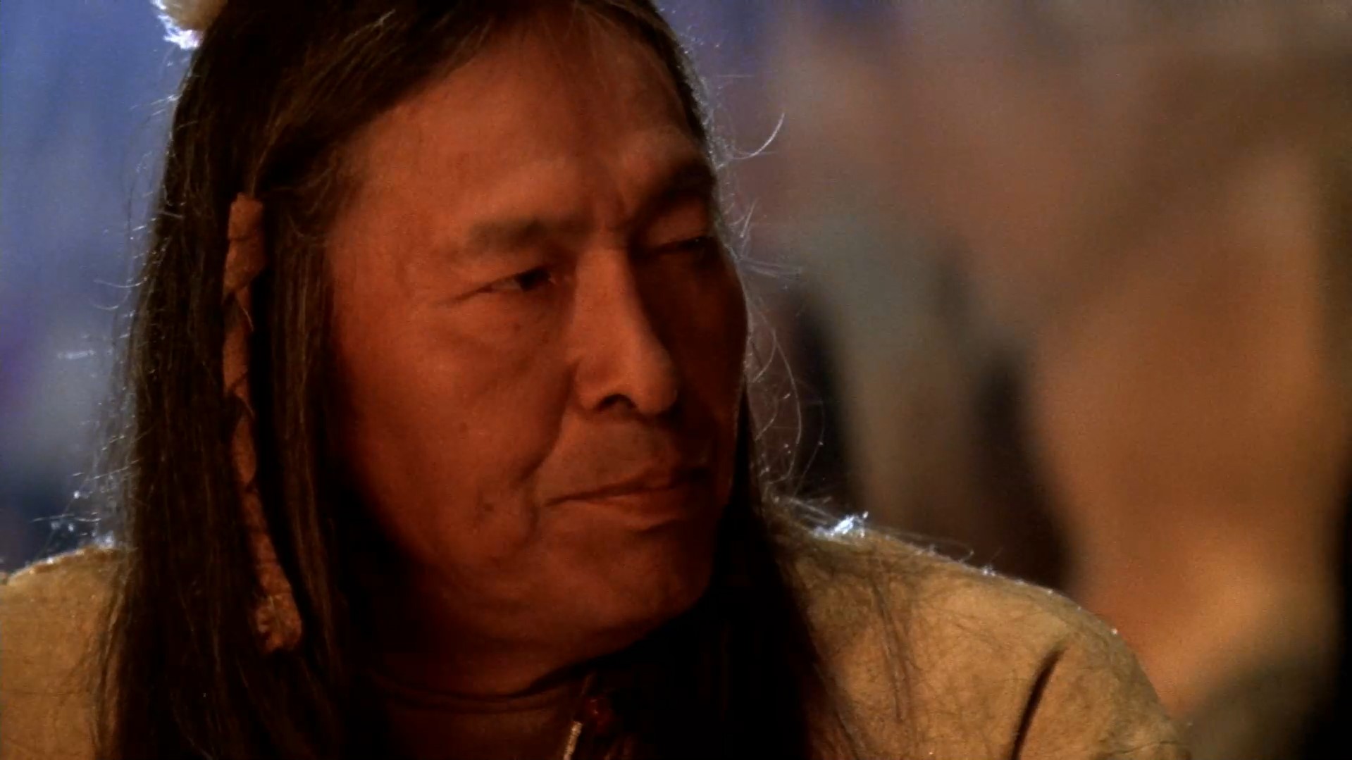 Дай ему трубку мира, может быть, она сделает его менее разговорчивым.