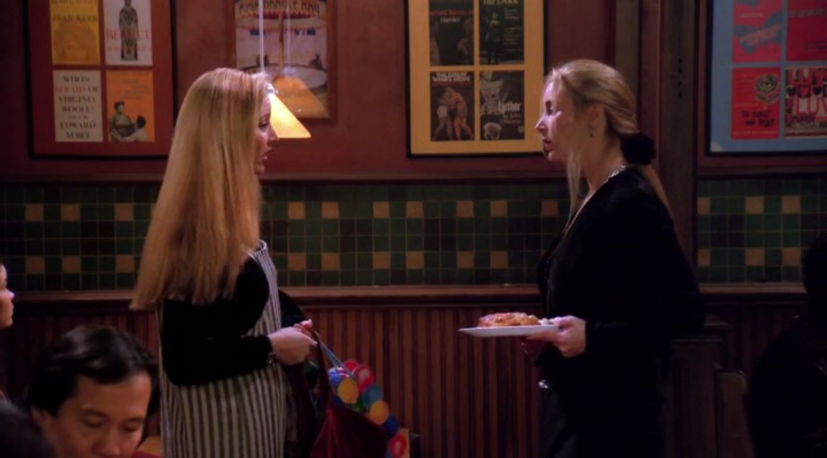 — Минутка есть?
— Хоть две! Я же на работе!