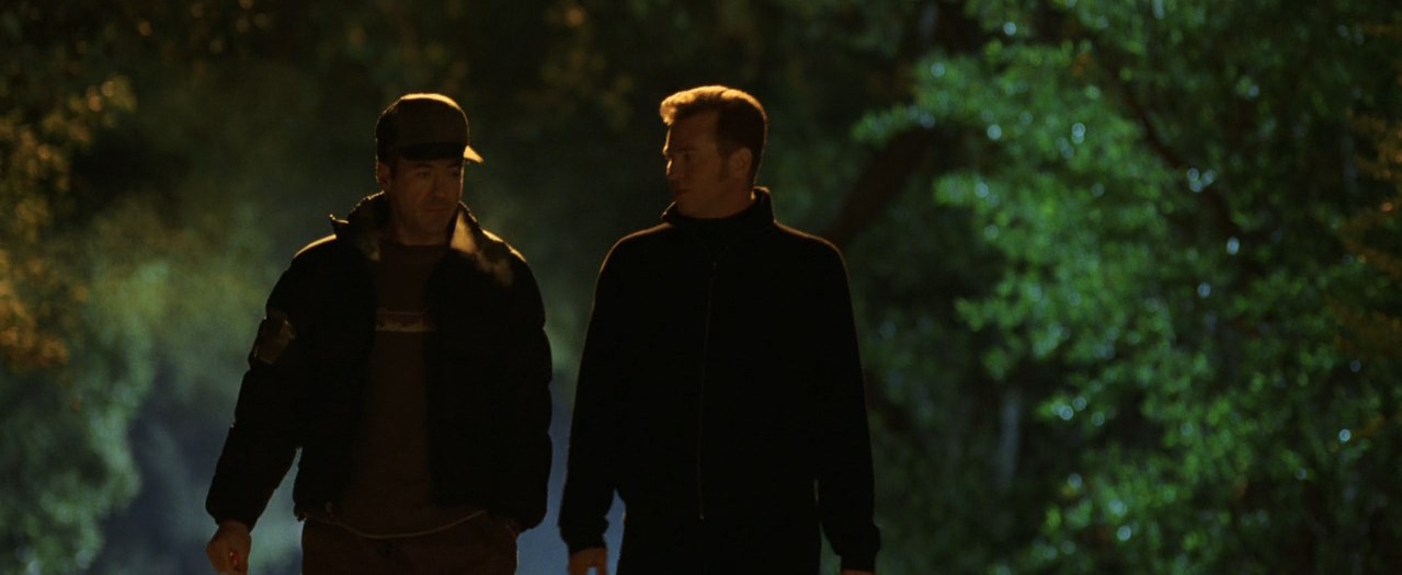 — Она симпатичная?
— Не то слово! Вышла меня встречать абсолютно без ничего. Пригласила присесть, устроилась у меня на коленях, закурила...
— Ничего себе! Правда?
— Нет... Идиот. Звонила по телефону, расплатилась кредиткой.