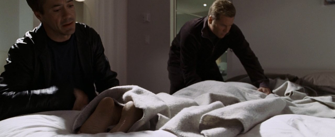 Перри ван Шрайк — Этот труп?
— Нет, это другой, остался от предыдущего посетителя гостиницы.