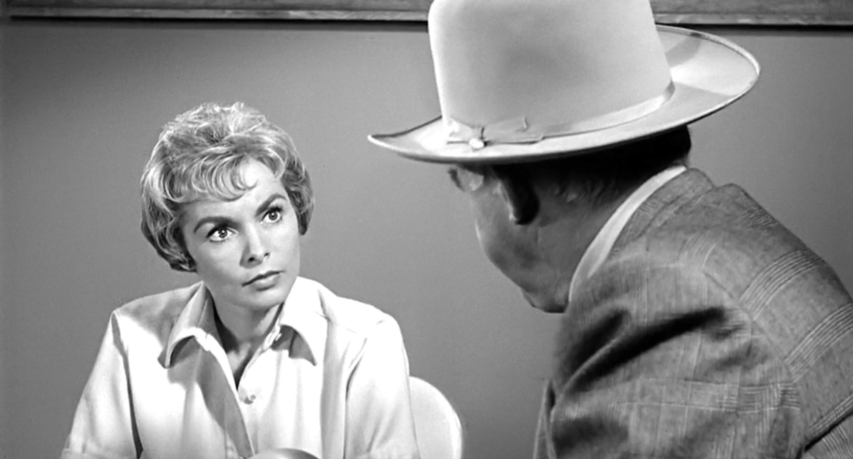 Том Кэссиди Я не покупаю счастье. Я откупаюсь от несчастья.
=======================
Я не хочу купить ей счастье. Я лишь хочу откупиться от несчастья.