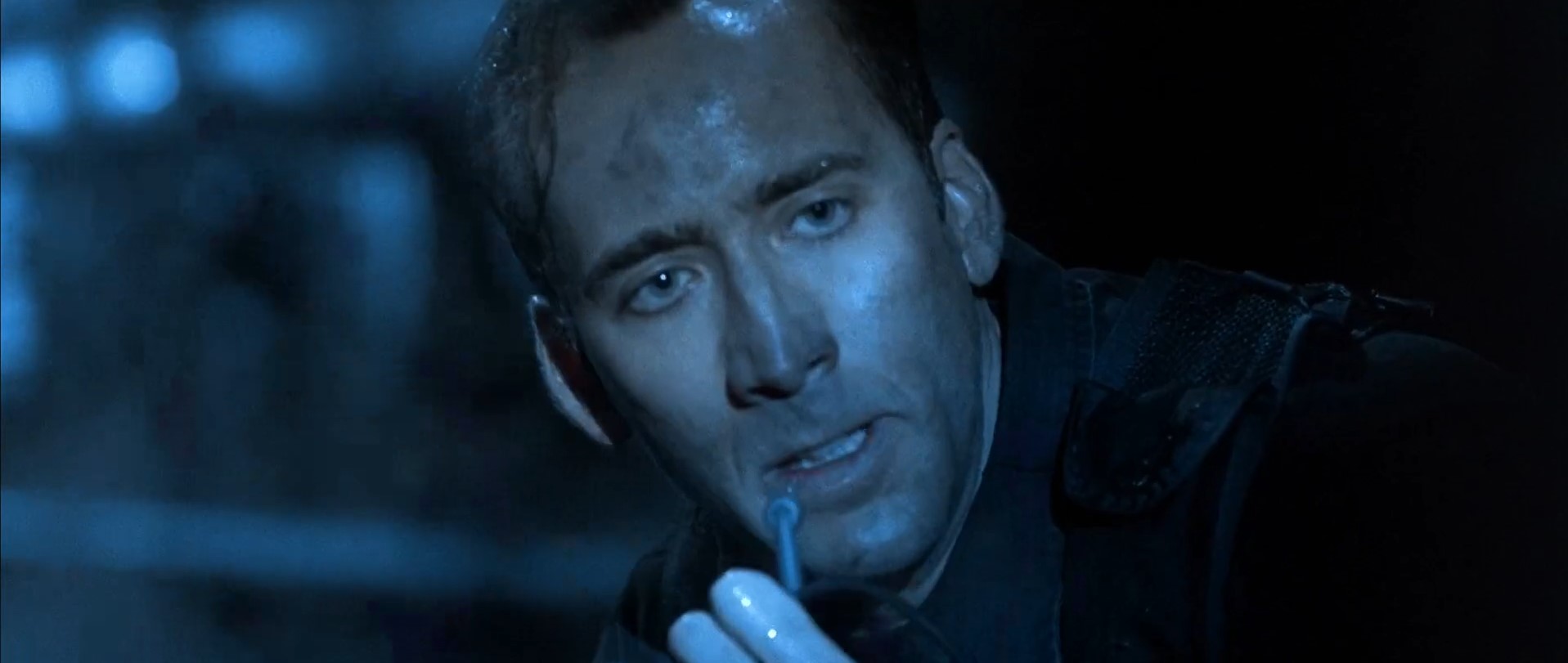 Стенли Гудспид агент ФБР Эрнест Пакстон — Что ж, здесь возникли проблемы, сэр… у него есть оружие.
— А у тебя что? Водяной пистолет?