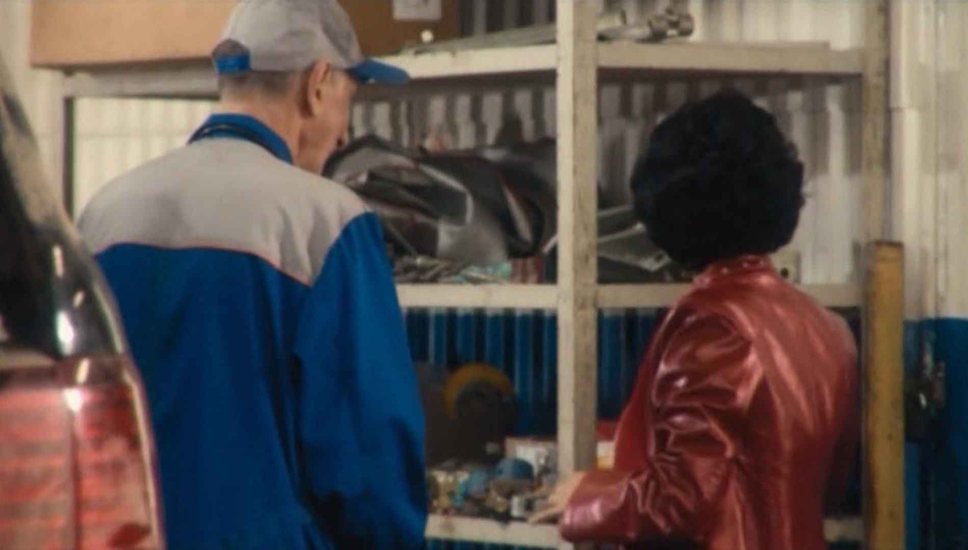 — А вы любите театр?
— Обожаю. Обожаю просто, особенно эту... как её... живопись!