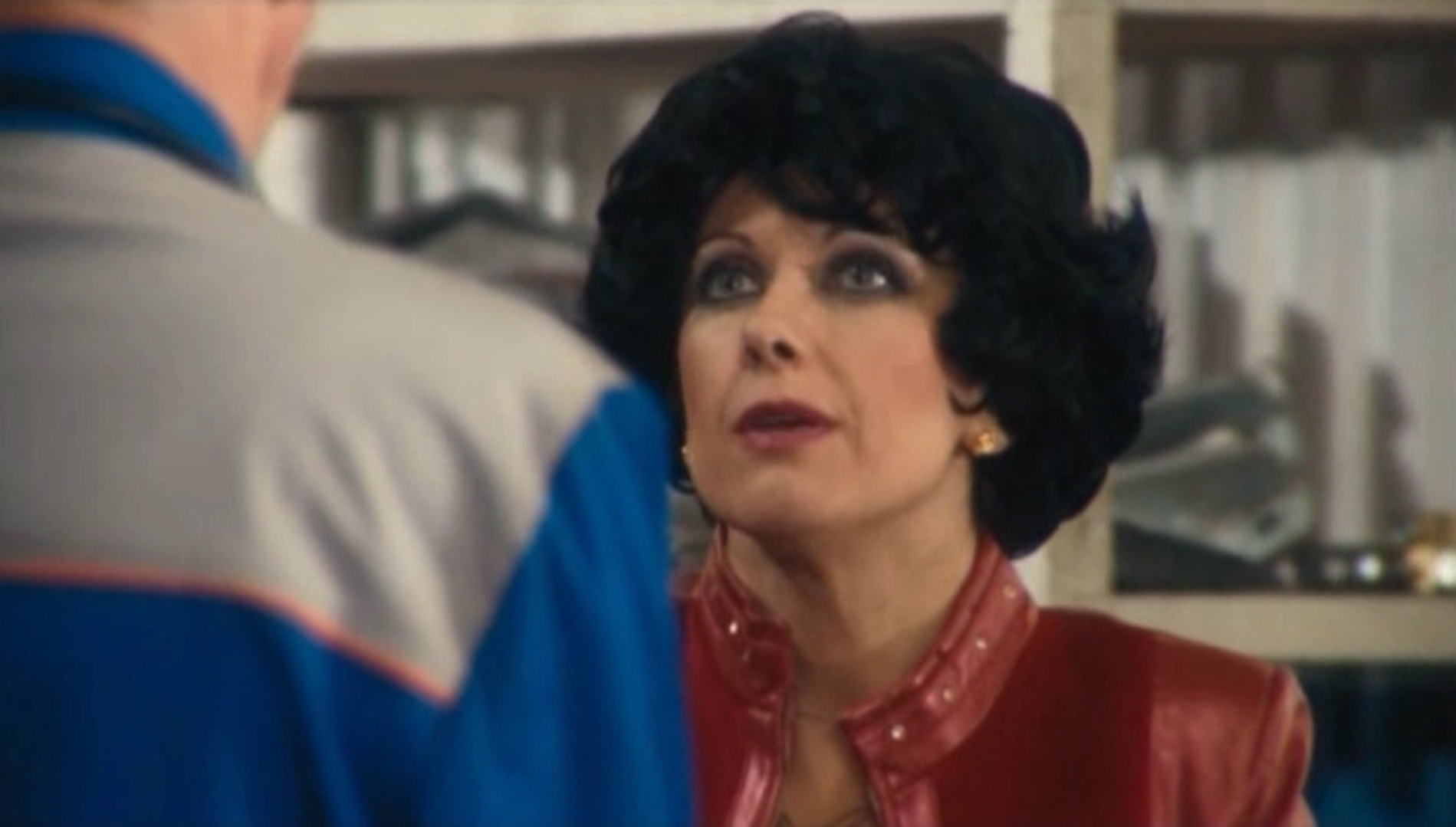 — А вы любите театр?
— Обожаю. Обожаю просто, особенно эту... как её... живопись!