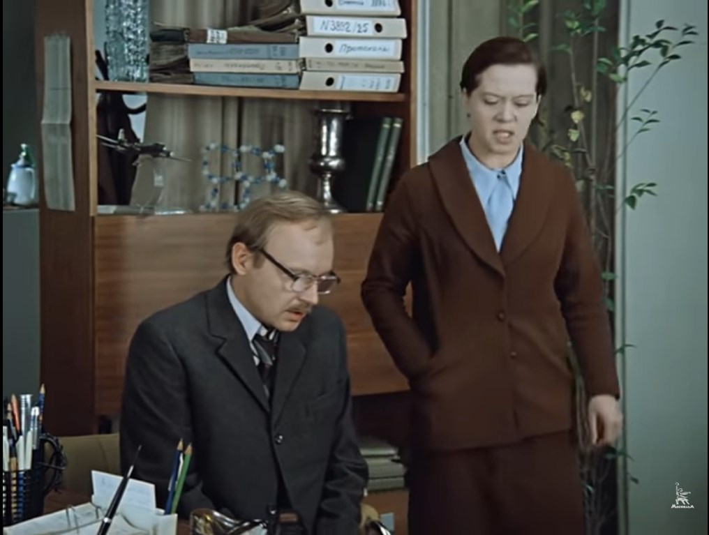 — Вы утверждали, что я чёрствая!
— Почему? Мягкая!
— Бесчеловечная!
— Человечная!
— Бессердечная!
— Сердечная!
— Сухая!
— Мокрая!