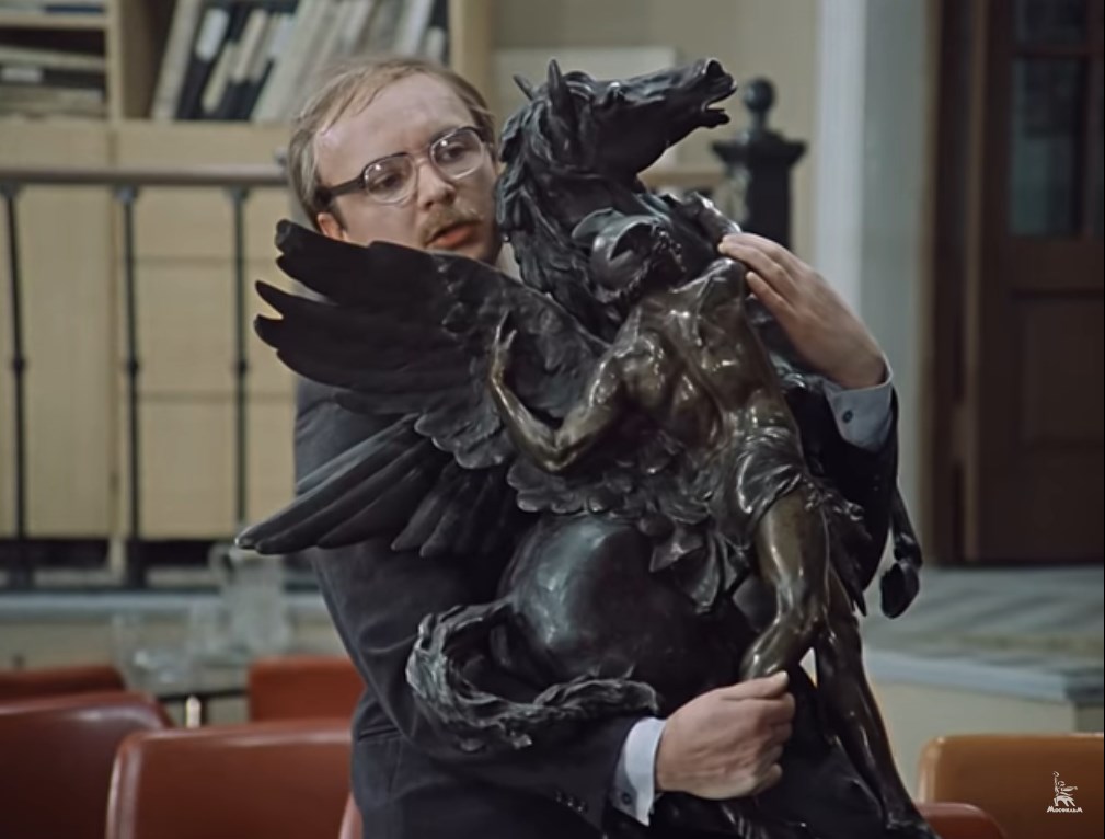 — Вы же непьющая.
— Как это непьющая? Очень даже… почему же?