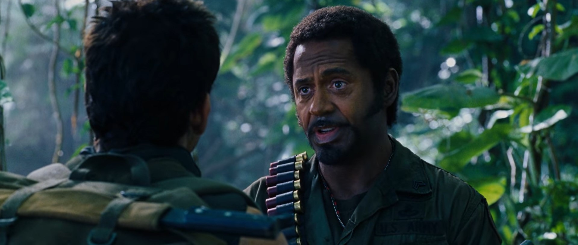 — Ты серьезно не в курсе? Беспросветных дебилов играть нельзя.
— В смысле?
— Ну хорошо. Дастин Хоффман, «Человек Дождя». Выглядит отсталым, но не отсталый. Мухлюет в карты. Аутист, стопудов. Не придурок. Том Хэнкс, «Форрест Гамп». Медленно соображает, да, отсталый, но Никсона очаровал и турнир по пинг-понгу выиграл. Значит не отсталый. Питер Селлерс, «Садовник», инфантильный, да. Отсталый, нет. А ты сыграл отсталого тупаря. Нельзя играть отсталого. Думаешь гоню? Спроси Шона Пенна, фильм «Я – Сэм». Сыграл окончательного отсталого, остался без Оскара.