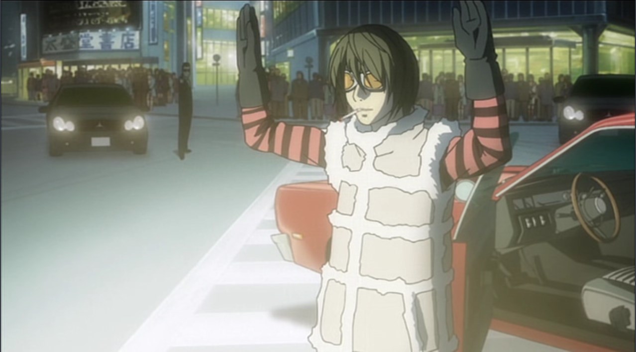 С каких это пор японцам стало разрешено носить такие пушки?