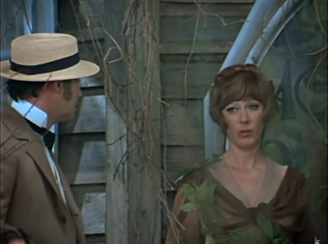 — Друзья мои, и в трагических концах есть своё величие. Они заставляют задуматься оставшихся в живых.
— Что же тут величественного? Стыдно убивать героев, чтобы растрогать холодных и расшевелить равнодушных.