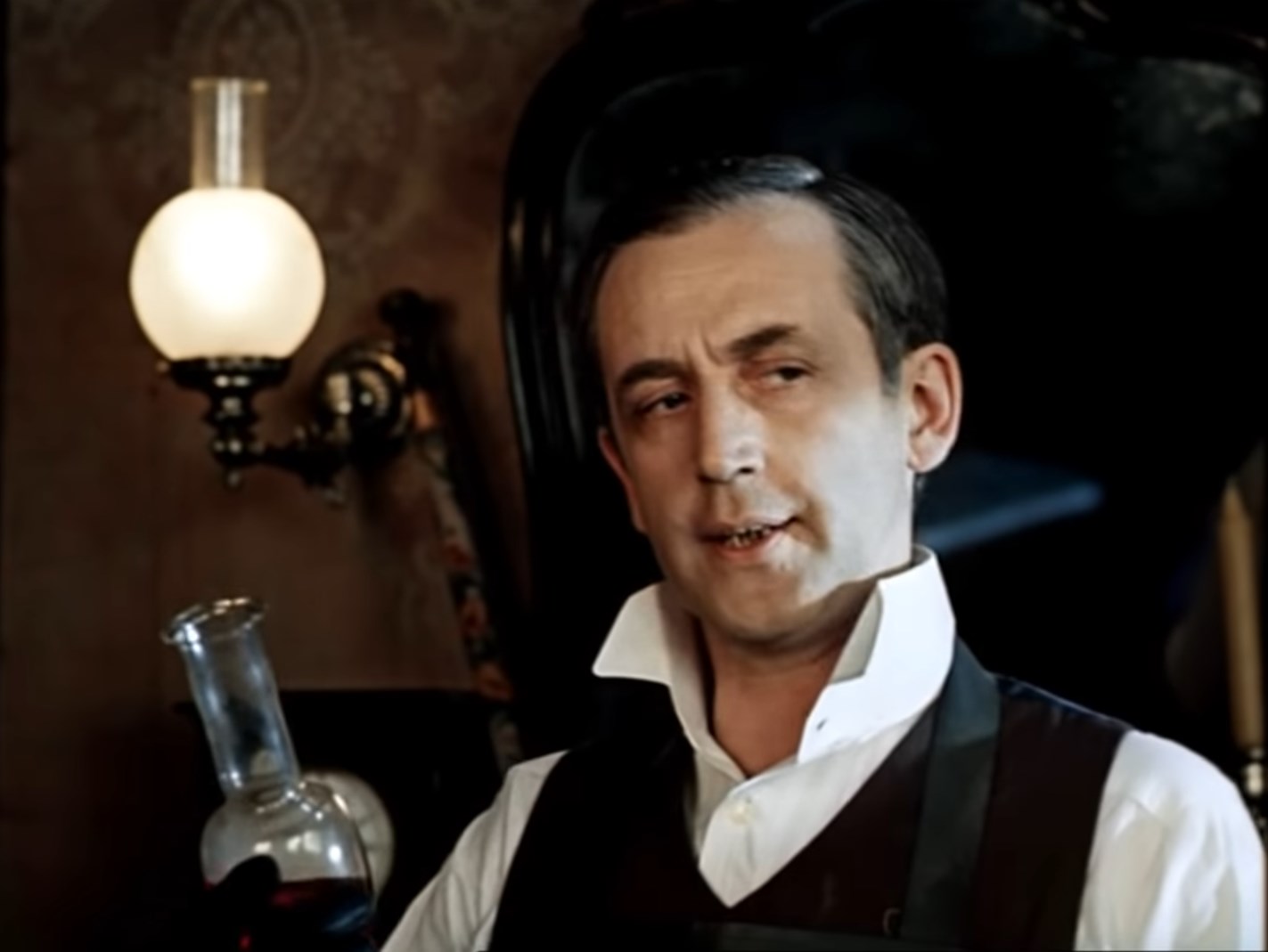 — Давно с Востока?
— Недавно, но как вы узнали?
— Пустяки! Скажите, доктор Ватсон, вы понимаете всю важность моего открытия?