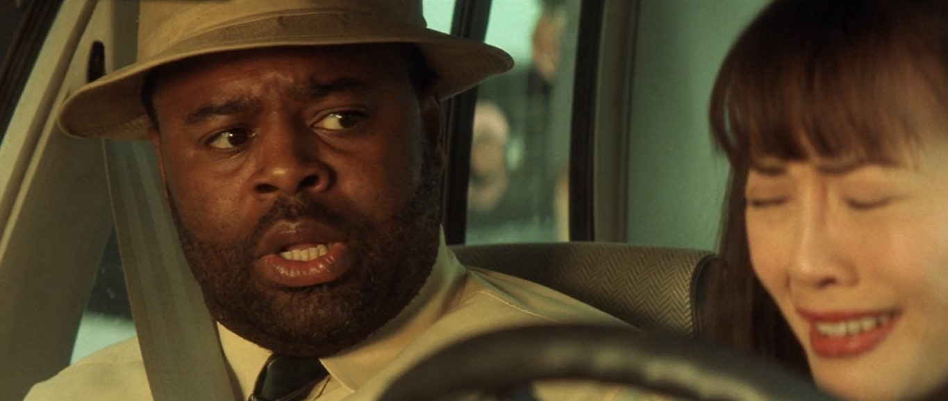 Донни Эстрики Ты не умеешь ни поворачивать, ни сигналить правильно, ты не можешь держать скорость, ты не умеешь парковаться. Зачем ты лезешь за руль? Я не умею плавать, ну и что? Я и не сую в бассейн свою чёрную жопу.