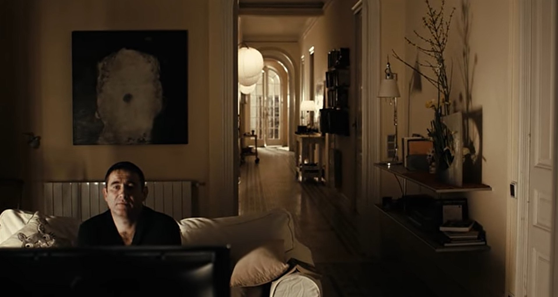 Дэвид начал свой путь в новой жизни, но в уголке его сердца всегда оставалась тайная комнатка в виде вагона метро... Там всегда ждала его Рю.