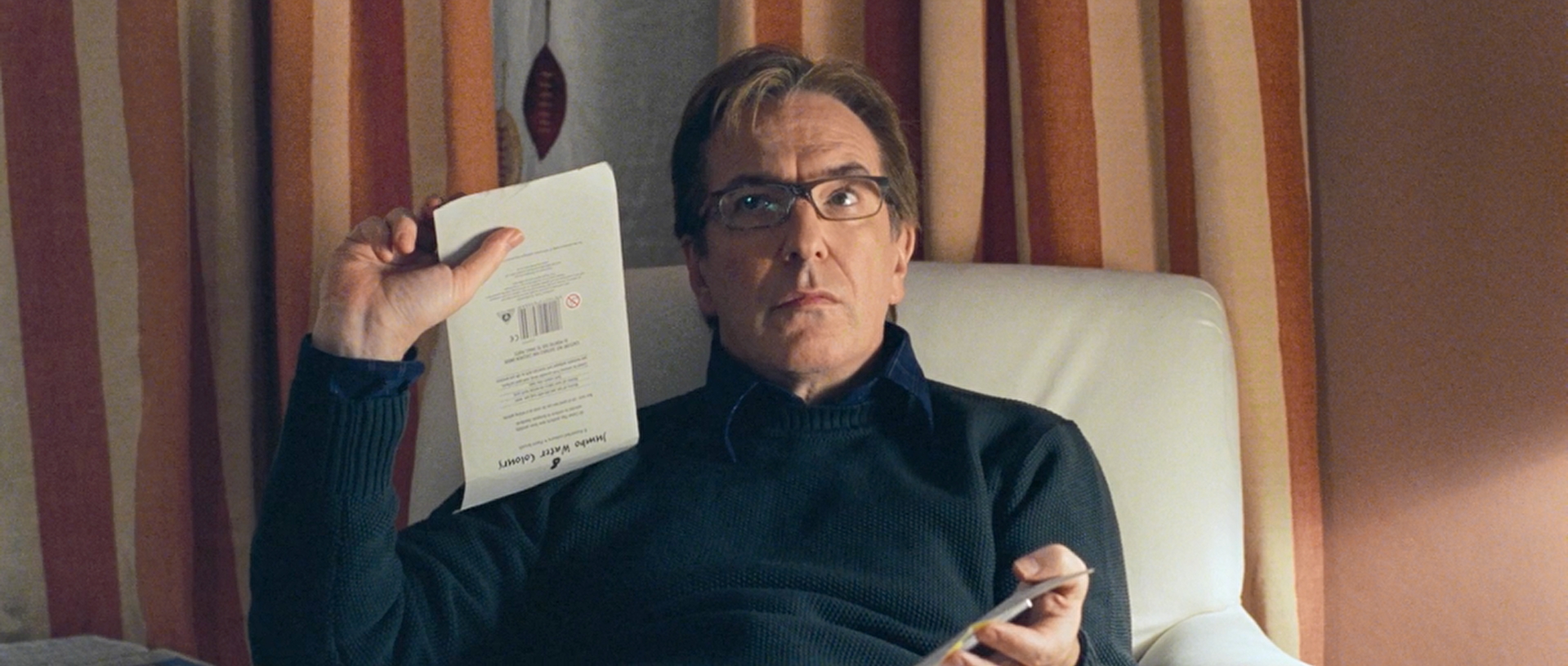 Тяжело быть сестрой премьер-министра. Жизнь заставляет всегда сравнивать. Что сделал сегодня мой брат? Он заступился за честь своей страны. А что сделала я? Голову омара из папье-маше.