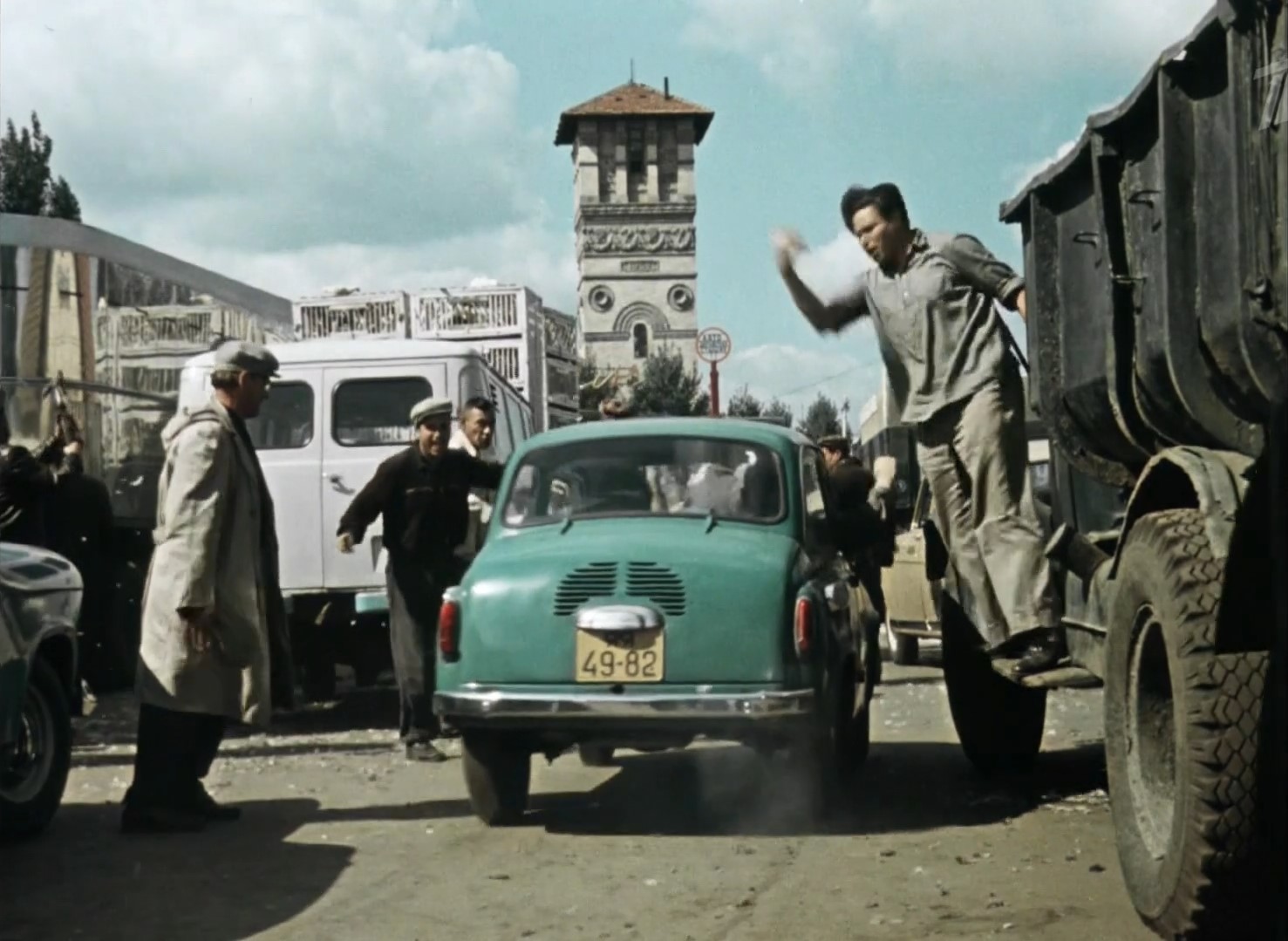 Куда ты прёшь, микроб малолитражный? [про машину]