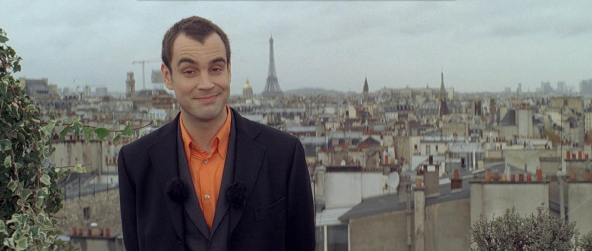 Париж.... это страсть. Париж — это праздник, это песня, это чувство. Но Париж — это и работа, метро. Париж — это блеск и нищета, трущобы. Париж — город с тысячей лиц.