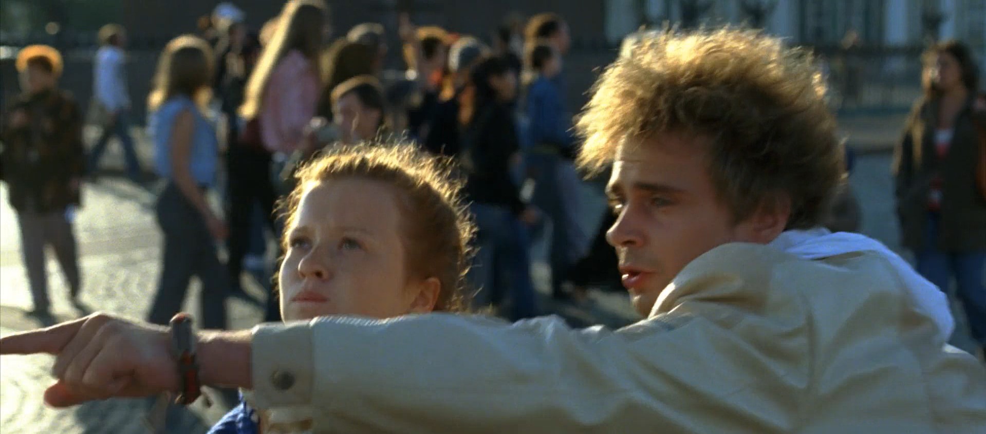 — И вообще, ты ненастоящий!
— Ну и что! Вон у той девушки грудь тоже ненастоящая, но никто же не бегает и не кричит: «Ой, ненастоящая грудь!»
— Это разные вещи: её грудь можно потрогать, а тебя — нет!
— О, ты хочешь потрогать её грудь???