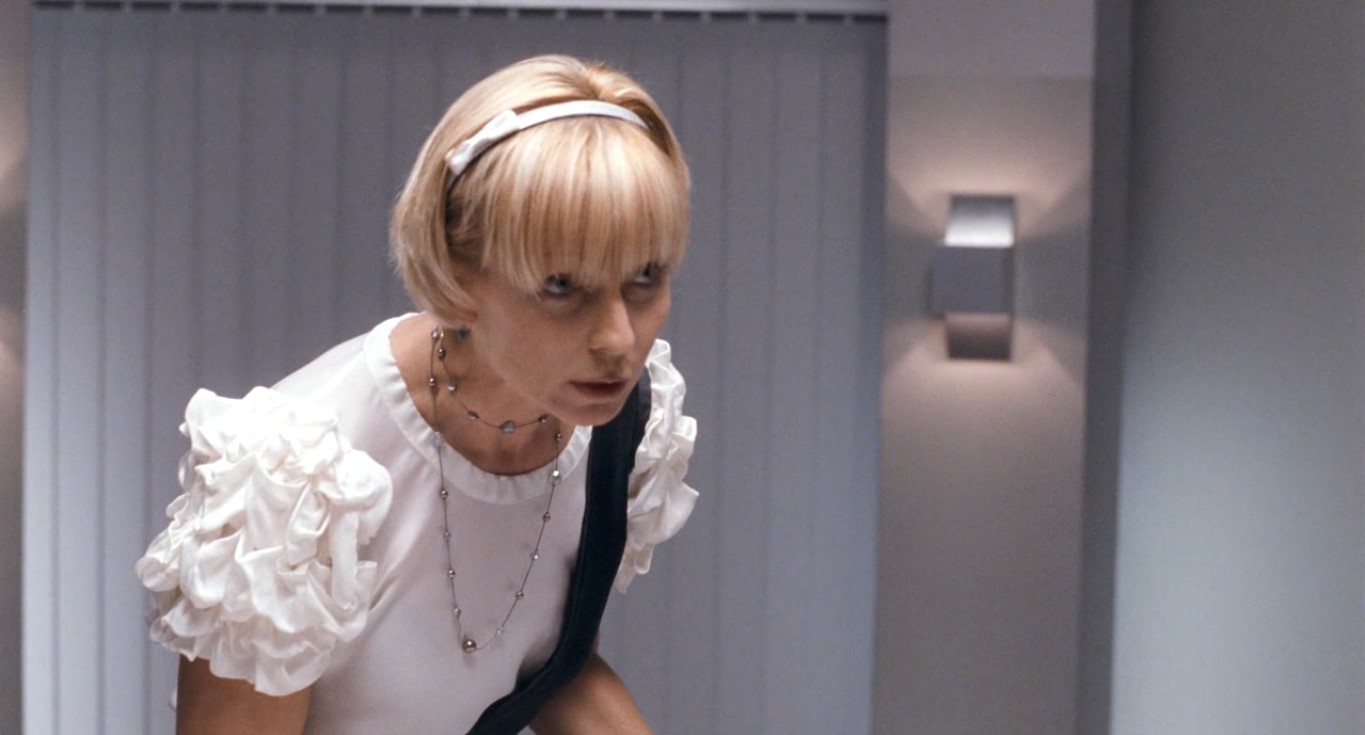 — Аня! Смотри, раздобудь нам где-нибудь Красную Книгу? Только побыстрее, это важно.
— А англо-русский словарь подойдёт? Весь красный, ну там только две золотые полосочки?
— Подойдёт. Прям срочно его тащи. И фломастеры принеси — мы полоску заштрихуем, будет полностью красный.