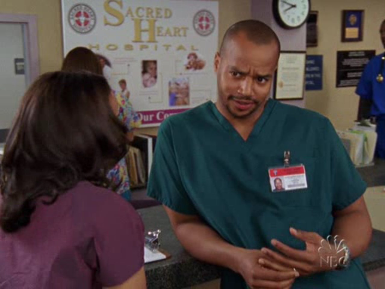 — Сэр, а это что у вас?
— Тухлый хомячок.

— Сэр, если это никому не нужно?..
— Забирай, псих... А что? Сделаю своей белке жилетку из хомяка.