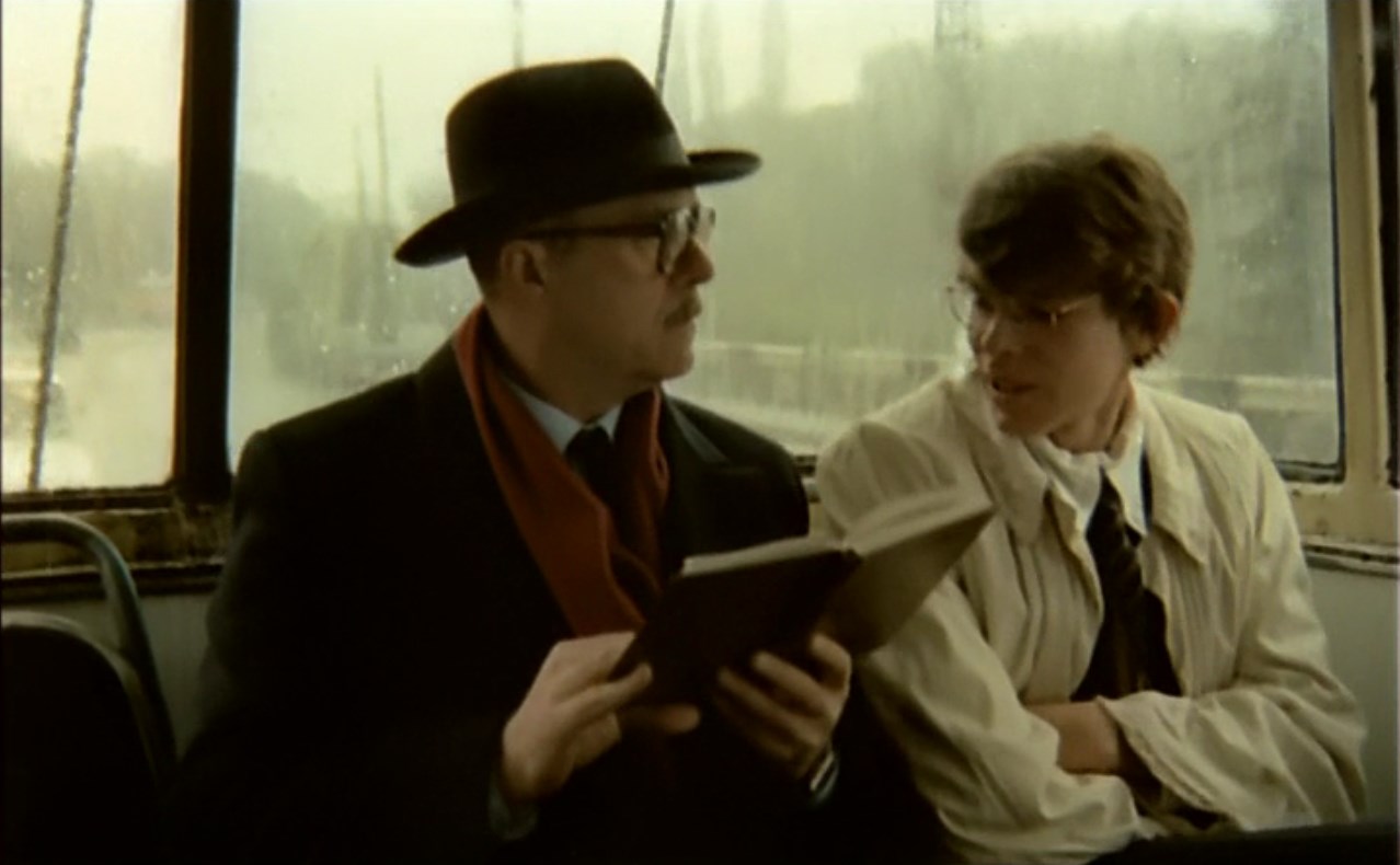 — А ты что, действительно, сам эти песни пишешь?
— Да нет, что вы. Только такой необразованный мурзик, как вы, может не знать Гребенщикова.
— Гребенщикова? А кто это?
— Это бог, от него сияние исходит.