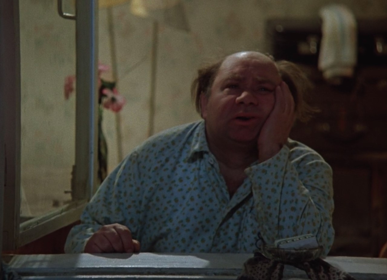 — Афанасий! Если бы тебе предложили планету с любой жизнью, ты бы с какой выбрал?
— Да где пиво бесплатное.
— А я б с такой как наша, только чтоб войн не было, очагов напряженности. Чтоб люди жили в мире и согласии, не обижали б друг друга... по пустякам.