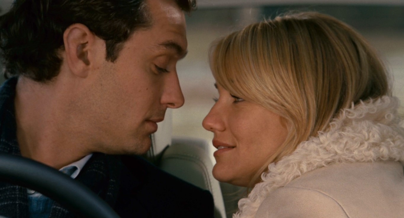 — Секс вообще всё усложняет, и в том случае, когда его нет, это тоже всё усложняет.
— Поэтому лучше всё же, чтобы он был.