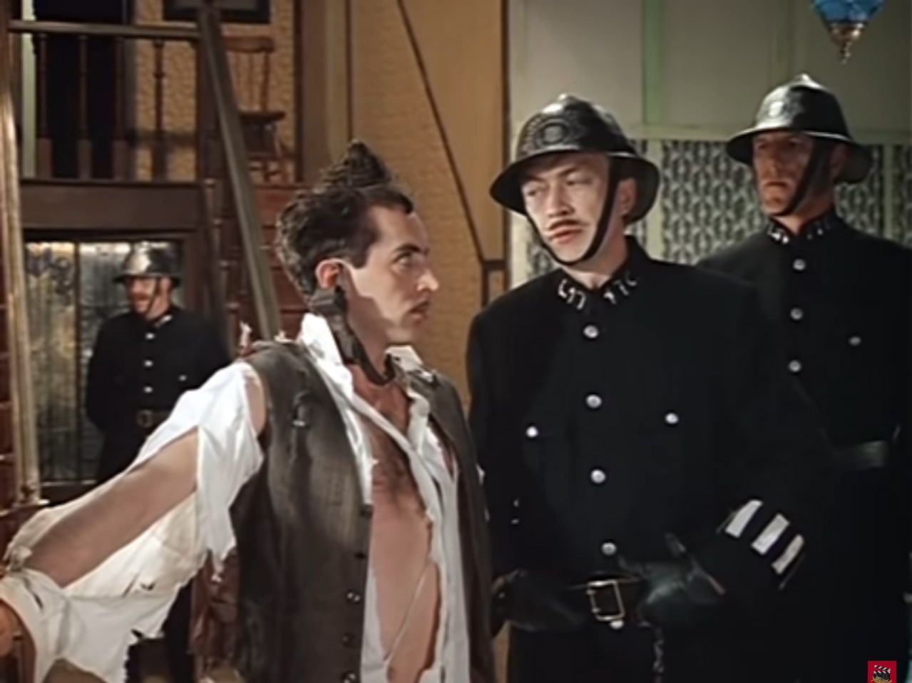 — Джин? Бренди? Ром?
— Я на службе, сэр…
— Значит, виски!