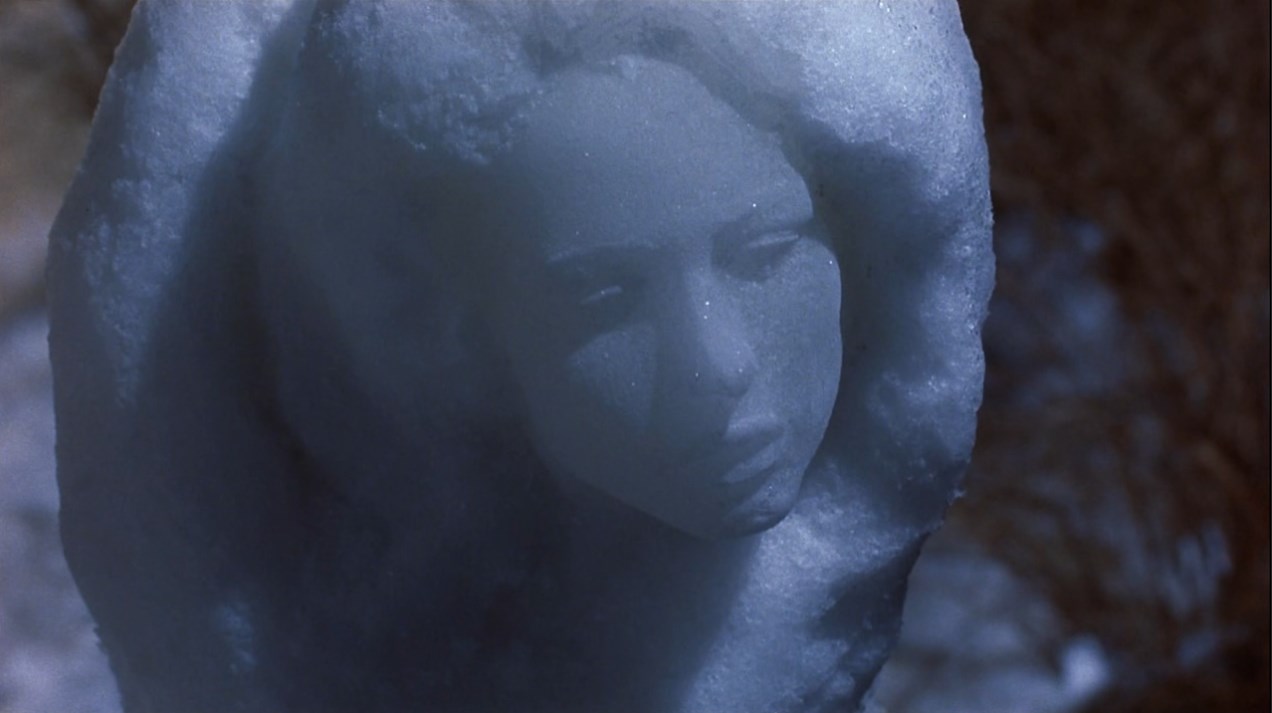 — Потрясающе. Удивительно. Как ты это сделал?
— Ты мне так нравишься, что я могу нарисовать тебя с закрытыми глазами.