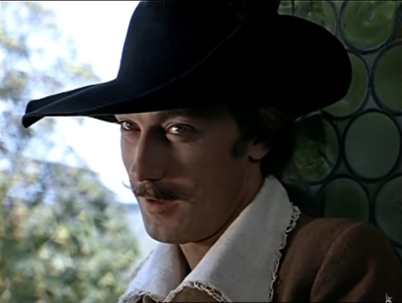 Мюнхгаузен (о пасторе): …мне сказали: умный человек!
Марта: Ну мало ли, что про человека болтают.