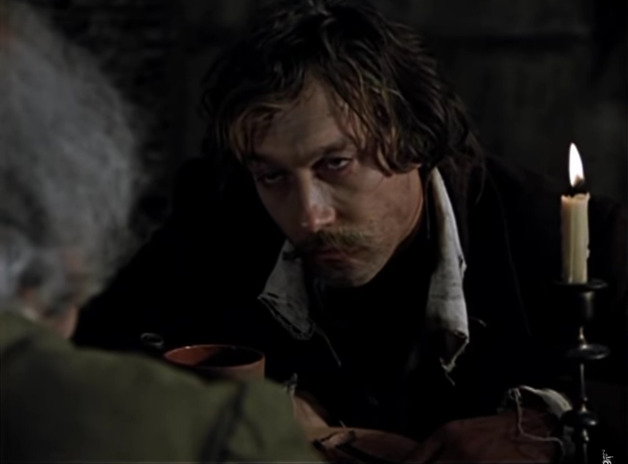 — Бегает?
— Зачем? Ходит.
— Болтает?
— Молчит.
— Умный мальчик, далеко пойдёт.