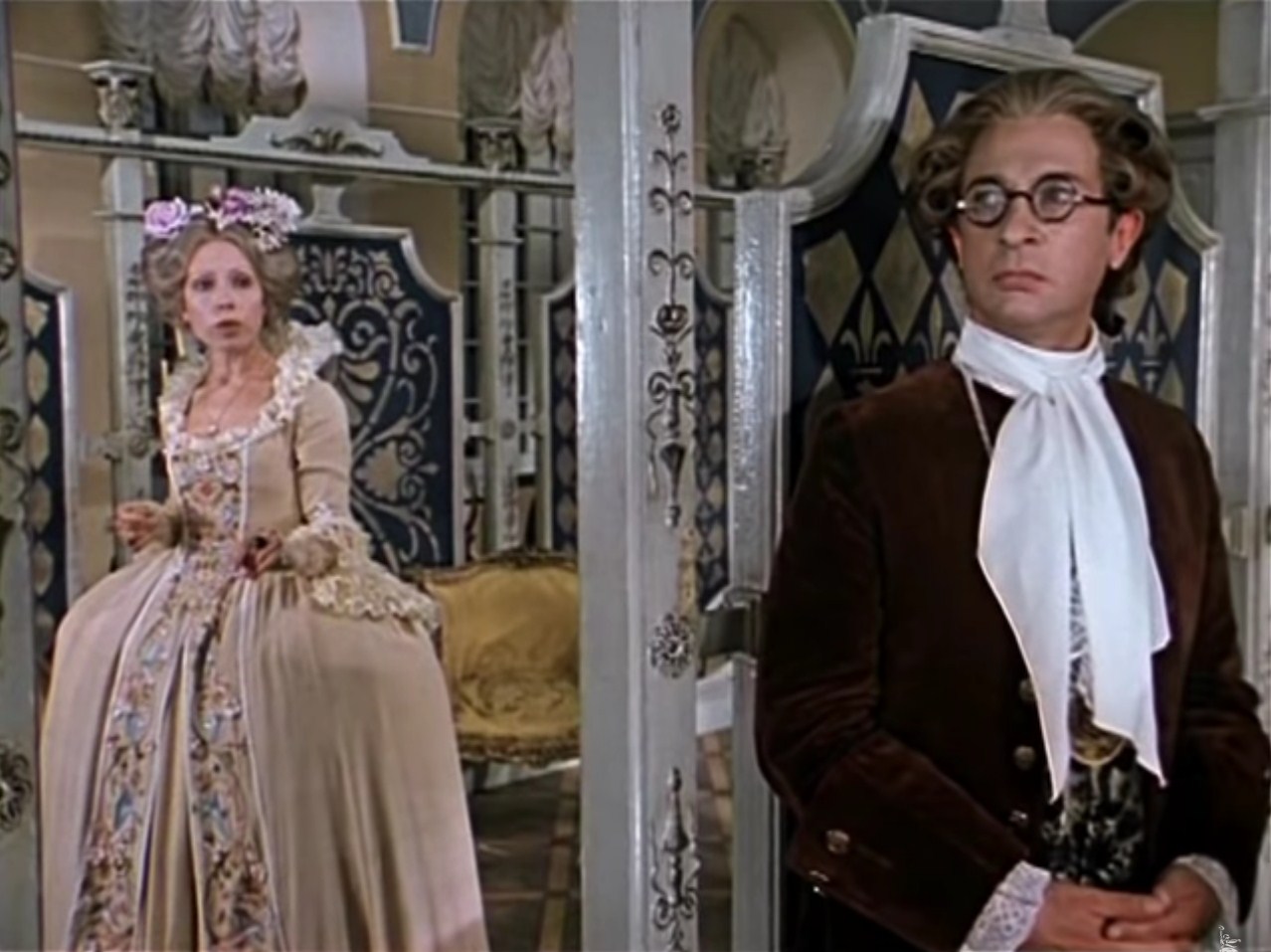 — Ну, что вы скажете, господин бургомистр, о человеке, который ежедневно отправляется на подвиг, словно на службу?
— Я сам служу, сударыня. Каждый день к девяти утра я должен идти в мой магистрат. Я не скажу, что это подвиг, но вообще что-то героическое в этом есть!