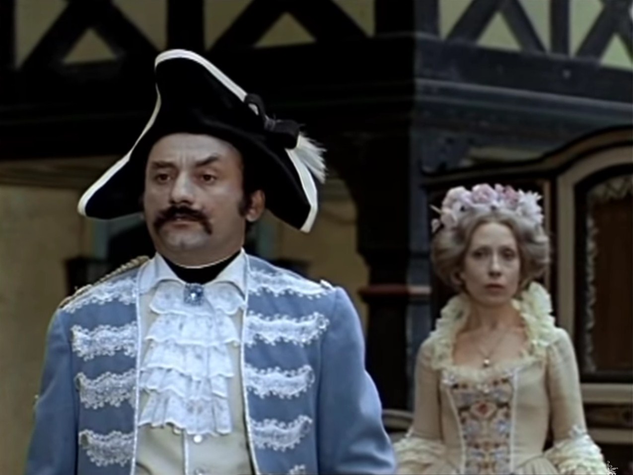 Барон Мюнхгаузен будет арестован с минуты на минуту! Просил передать, чтоб не расходились.