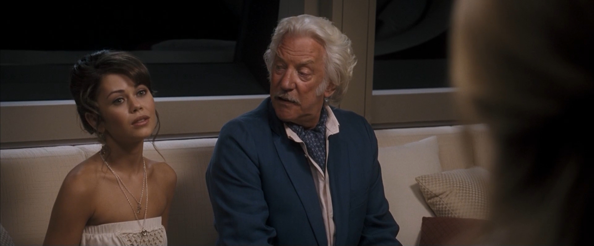 Тэсс Финнеган: — Он скончался на Мартинике от чахотки.
Джемма Ханикатт: — Оу, перепил мартини!
Найджел Ханикатт: — Нет, дорогая. Мартиника — это остров, а чахотка — это туберкулез. Он умер не от пьянства.
Джемма Ханикатт: — Я такая глупая.
Бенджамин Финнеган: — Это еще что! Я вот раньше думал, что он подцепил её после секса и от этого умер.
Джемма Ханикатт: — Правда?
Бенджамин Финнеган: — Ага.
Тэсс Финнеган: — Серьёзно?
Бенджамин Финнеган: — Угу.
Найджел Ханикатт: — Неужели?
Бенджамин Финнеган: — Да.