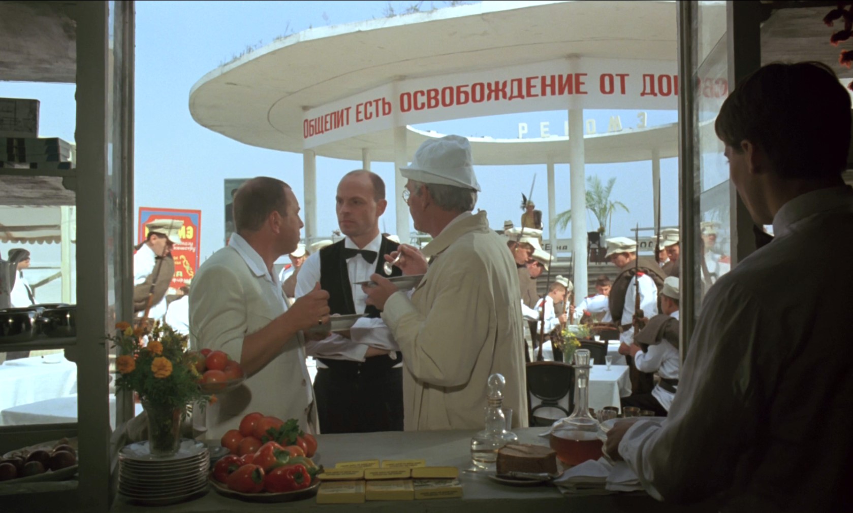 — На второе — тЕфтель с рисом или котлета с картошкой.
— Для меня тЕфтель с картошкой.
— ТЕфтель — с рисом! Котлета с картошкой.
— Котлета с картошкой, тефтель с рисом — потом поменяемся...
— Менять — нельзя!