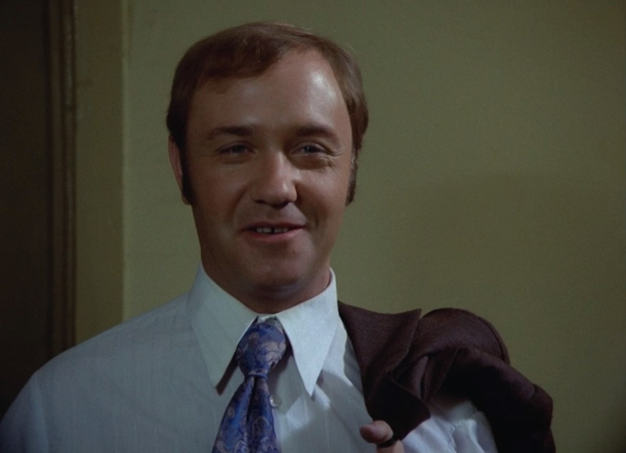 — Шёл мимо. Дай, думаю, зайду.
— Шёл? Ну и иди… мимо!