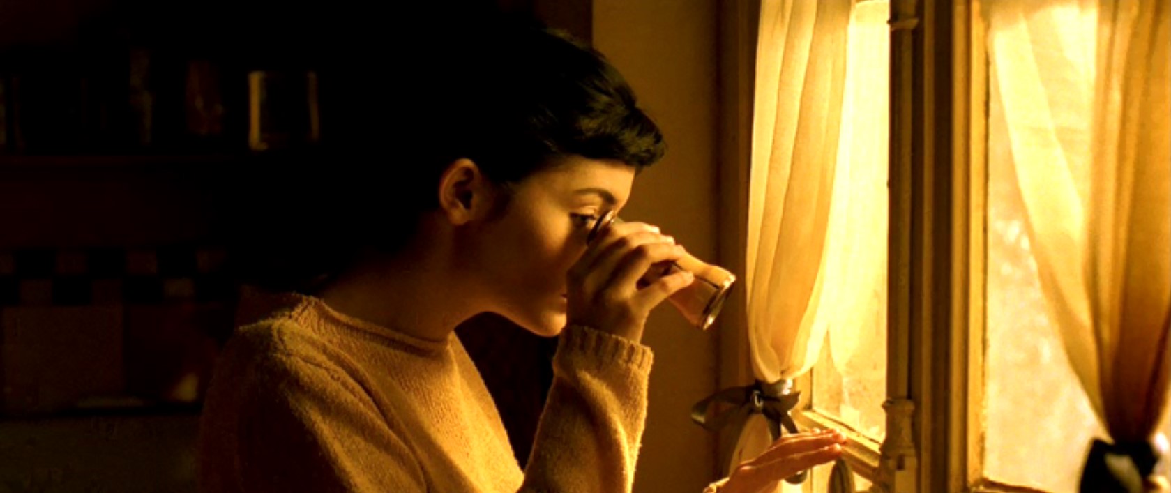 Время идёт... ничего не меняется... а Амели по-прежнему одинока.