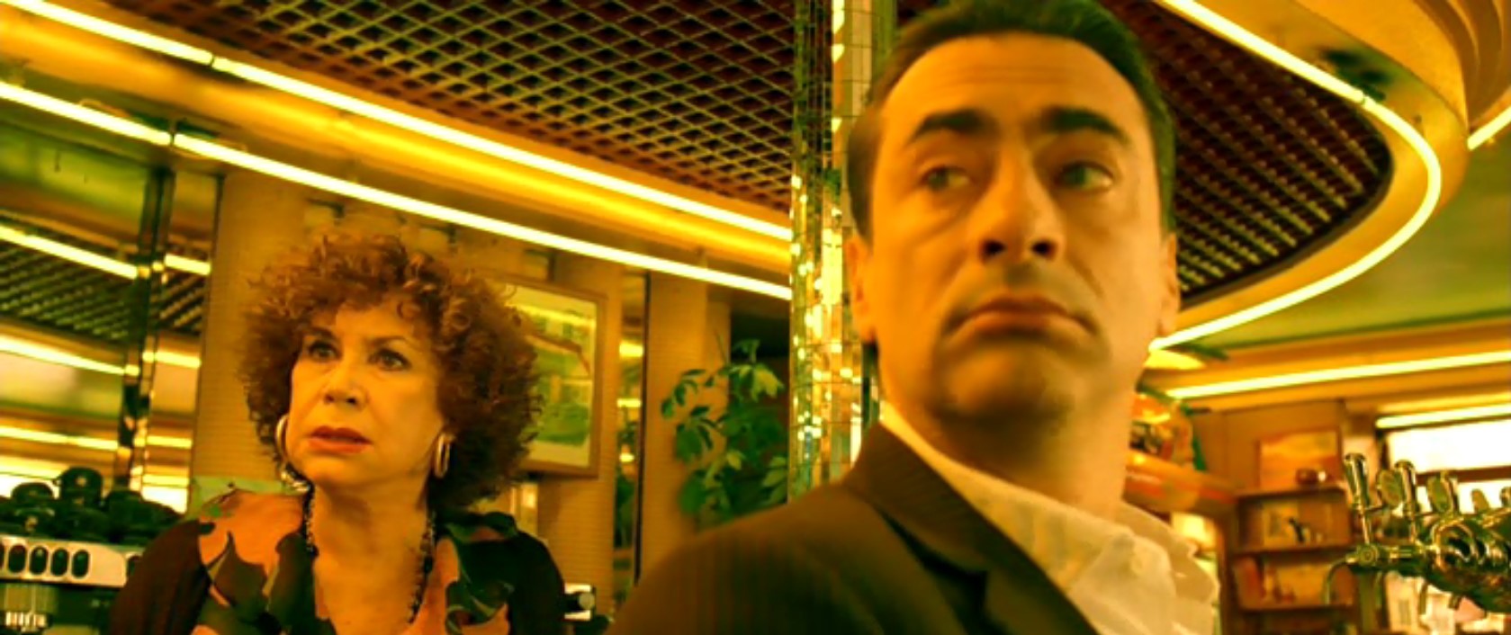 Мадам Сюзанна Жозеф (Joseph) — Да прекратите их душить! Женщинам нужен воздух!
— Вдохнут, а потом у них один ветер в голове!