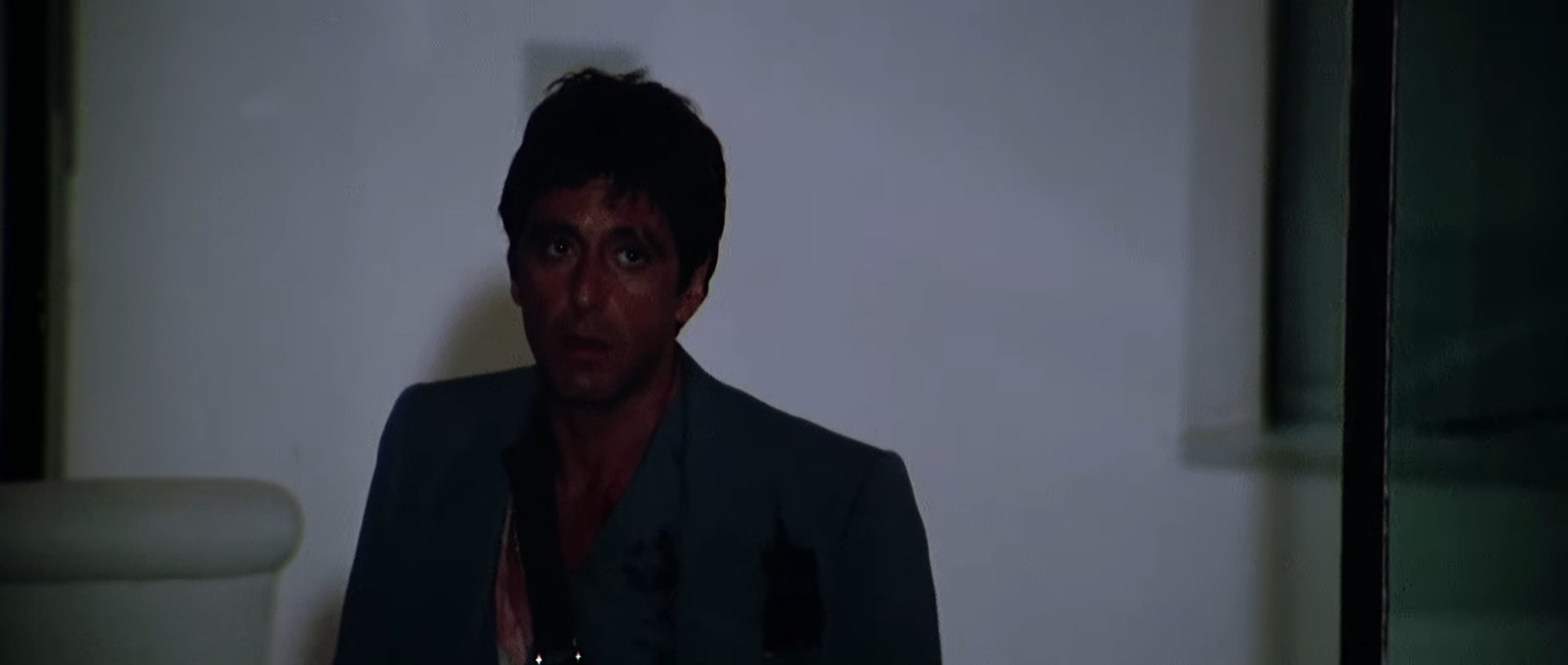 Мир твой.
===============
Мир у твоих ног.