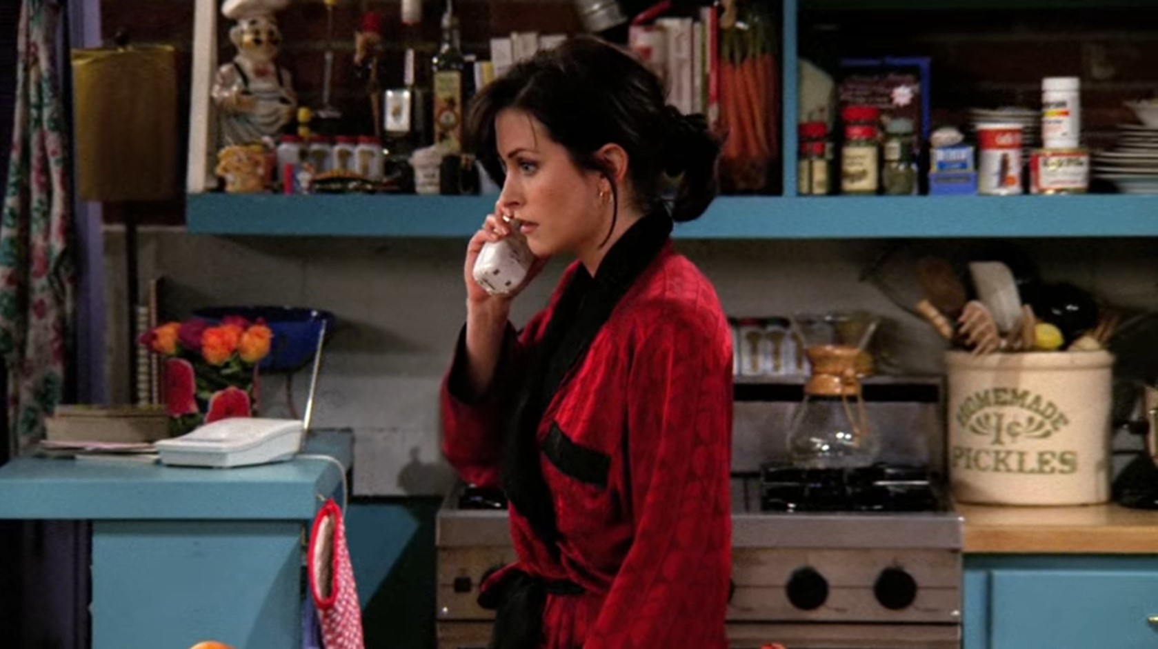 — Тут звонит дружок моей сестры, я тебе перезвоню.
— Алло, малыш, пока не забыла, я не оставляла у тебя свой лифчик?... МАМА?!?!?!??!